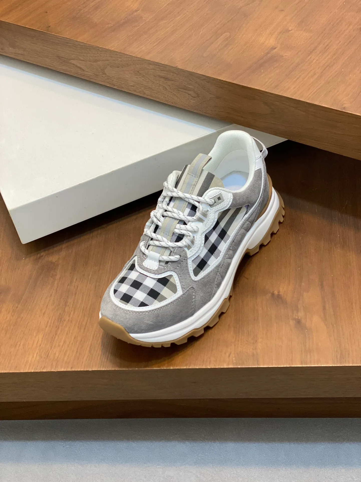 💰660 Burberry 2024🆕Ss men's classic low-cut thick-soled sneakers, made of first-grain cowhide and decorated with the new brand logo. First-layer cowhide foot pads, heel decorated with Burberry letter embossed logo, T men's men's shoes 💰U original outsole! Size: 39-44 (customized at 38.45)